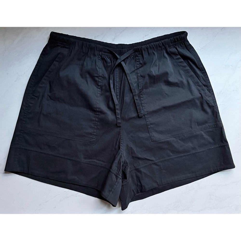 Lululemon • XS • Black Lululemon Cotton-Blend Poplin High-Rise Short 4"